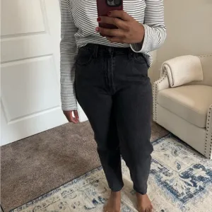 LEVIS Black Wash Mom Jeans 29x27