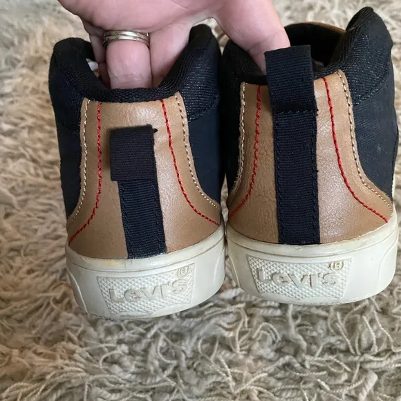 Levi's Sneakers boy kids  size 5