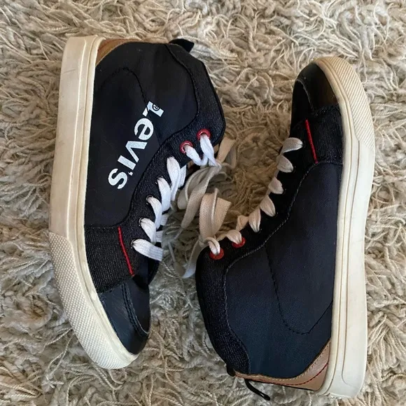 Levi's Sneakers boy kids  size 5