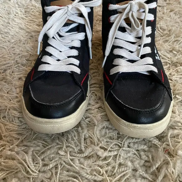 Levi's Sneakers boy kids  size 5