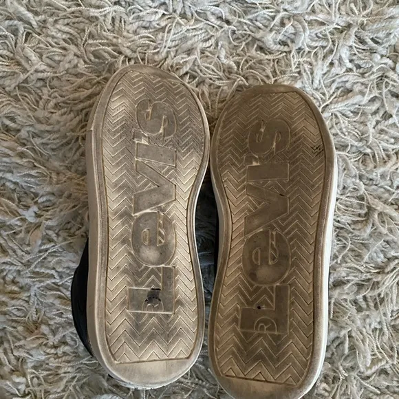 Levi's Sneakers boy kids  size 5