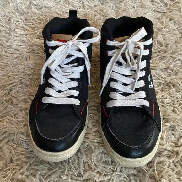 Levi's Sneakers boy kids  size 5