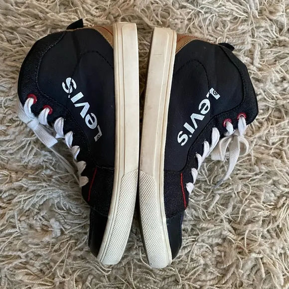 Levi's Sneakers boy kids  size 5