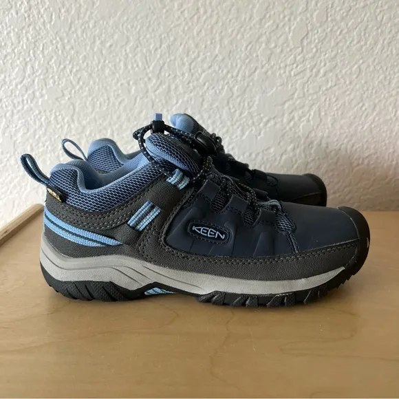 Like-new Keen Targhee Low Steel Hiking Outdoor Shoes Big Kid shoes,size 2