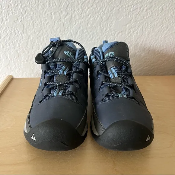 Like-new Keen Targhee Low Steel Hiking Outdoor Shoes Big Kid shoes,size 2