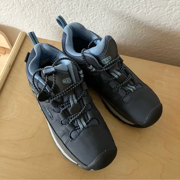 Like-new Keen Targhee Low Steel Hiking Outdoor Shoes Big Kid shoes,size 2