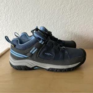 Like-new Keen Targhee Low Steel Hiking Outdoor Shoes Big Kid shoes,size 2