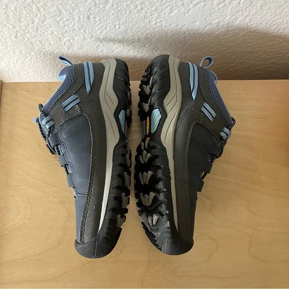 Like-new Keen Targhee Low Steel Hiking Outdoor Shoes Big Kid shoes,size 2