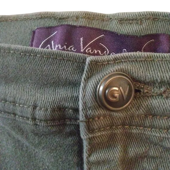 Liz Claiborne  Green Amanda Capri Jeans with Stretch &amp; Pockets Sz.10