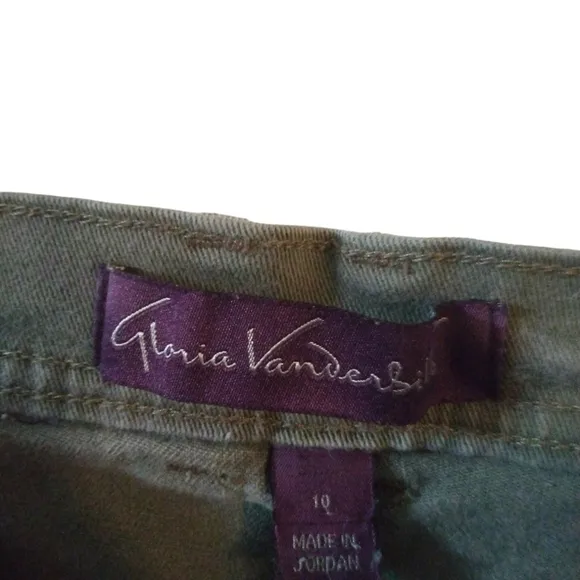 Liz Claiborne  Green Amanda Capri Jeans with Stretch &amp; Pockets Sz.10