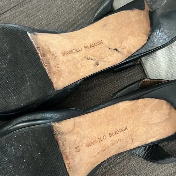 Manolo blahnik 41 Carolyne 50 black leather slingbacks
