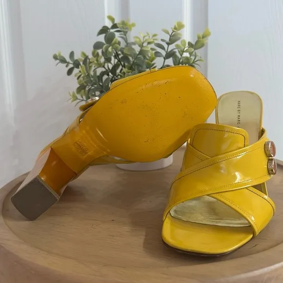 MARC JACOBS ~ Yellow Patent Leather Mirrored 4-Inch Block Heels size 9.5