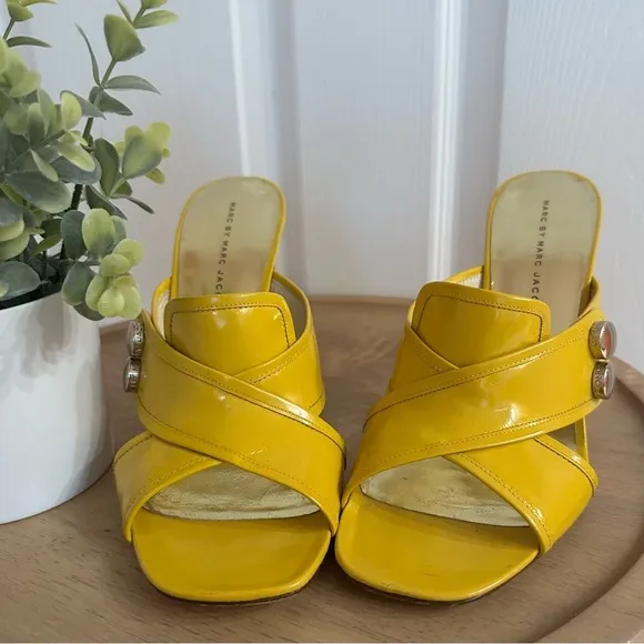 MARC JACOBS ~ Yellow Patent Leather Mirrored 4-Inch Block Heels size 9.5