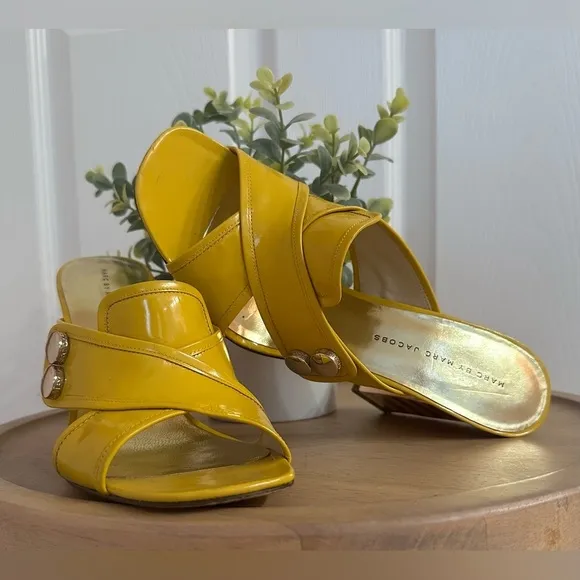 MARC JACOBS ~ Yellow Patent Leather Mirrored 4-Inch Block Heels size 9.5