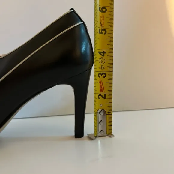 Mellow Yellow Paris Black Leather Silver Trim Oxford Heels, Sz 38 EU / 7.5 US