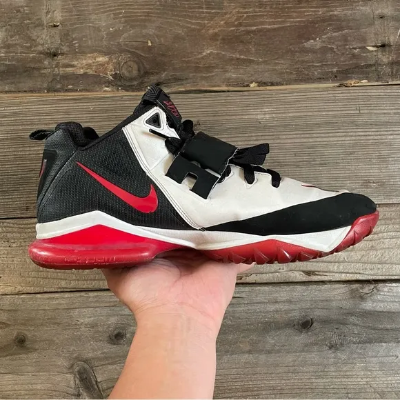 Men Nike Nike Zoom CJ Calvin Johnson Trainer 2 Visor Training Shoes Sneakers