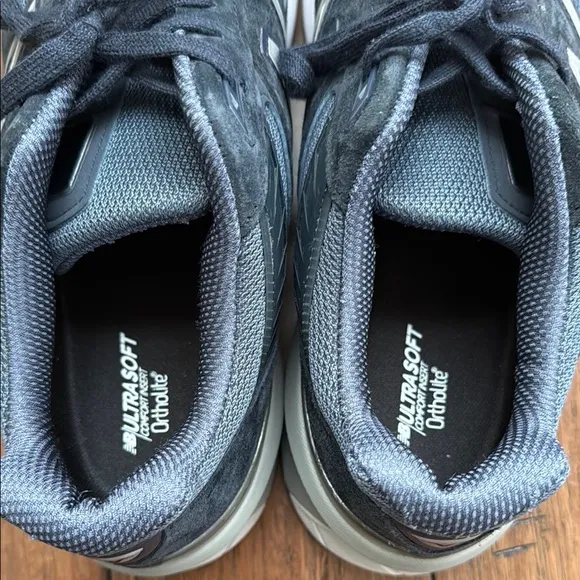Men's Navy Athletic Shoes