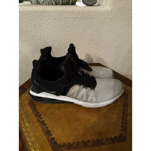 Mens Nike Shox Gravity Blck White Athletic Running Shoes Sneakers Size 11.5