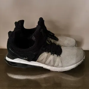 Mens Nike Shox Gravity Blck White Athletic Running Shoes Sneakers Size 11.5