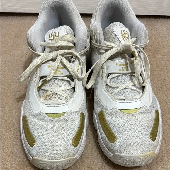 Men’s White and Gold Adidas Donovan Mitchell Basketball Athletic Shoes Sz 11.5
