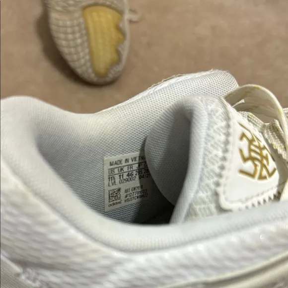 Men’s White and Gold Adidas Donovan Mitchell Basketball Athletic Shoes Sz 11.5