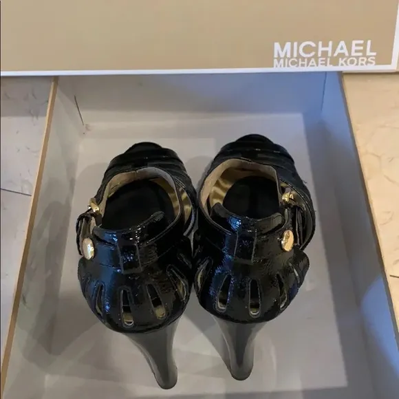 Michael Kors Joslin platform black shoes sz 8.5