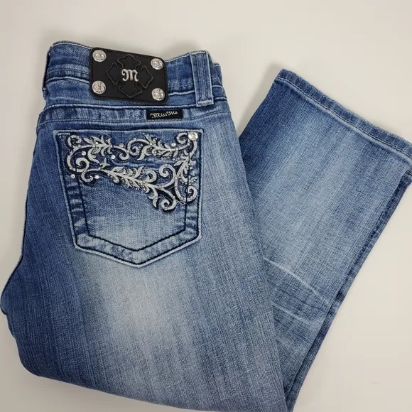 Miss Me embroidered studded rhinestone cropped jeans JE34GC4 size 28
