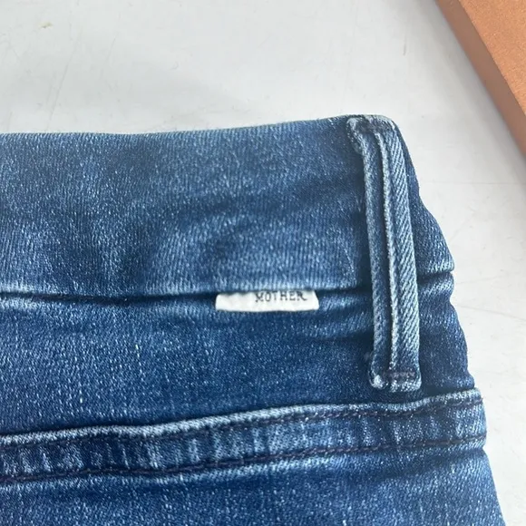 Mother Medium Wash Denim Blue High Rise Skiny Jeans in 5 Pocket Size 28