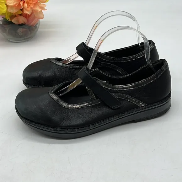 NAOT Black Leather Maryjane Loafer Size 10. BLO2878A