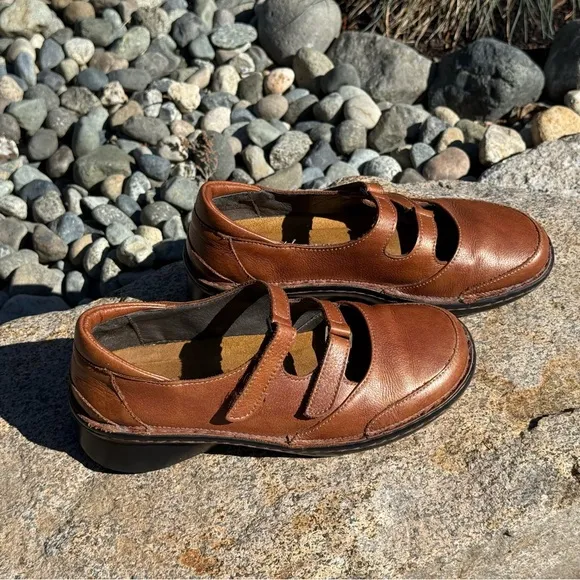 Naot Latte Brown Leather Mary Jane Shoes