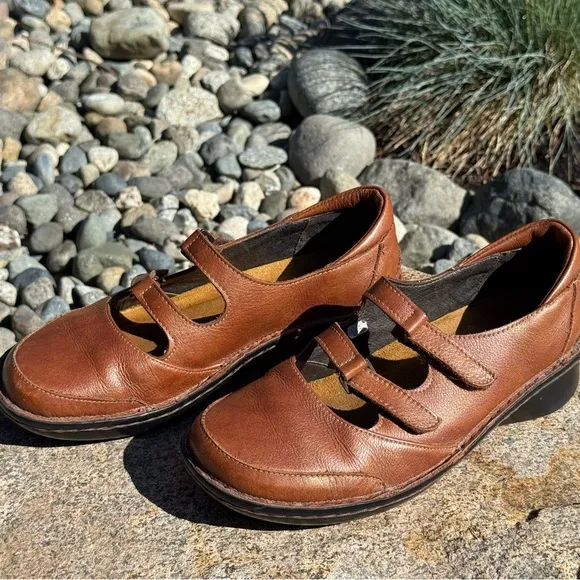 Naot Latte Brown Leather Mary Jane Shoes