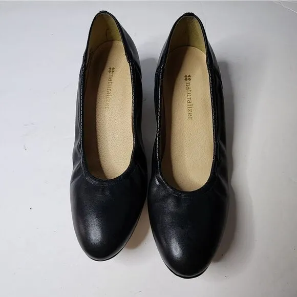 Naturalizer Women's Pump Size 5.5 Wide Low Block Heel Black Leather