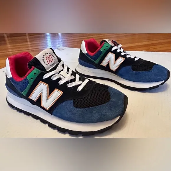 New Balance 574 Rugged. Size 9. Black/Captain Blue Men's Running Trainers