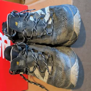 New balance men's size 8 2E wide HierroV5 trail running shoes with vibram sole