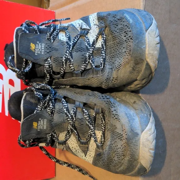 New balance men's size 8 2E wide HierroV5 trail running shoes with vibram sole