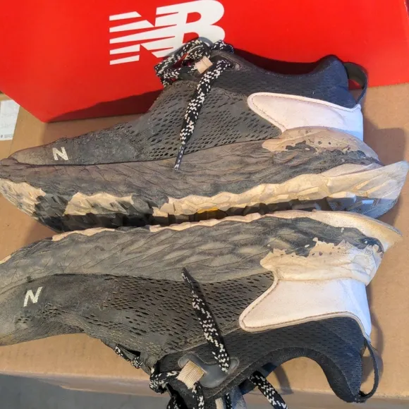 New balance men's size 8 2E wide HierroV5 trail running shoes with vibram sole