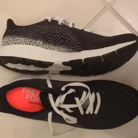 New balance women's Fresh foam Tempo V2 Running shoes