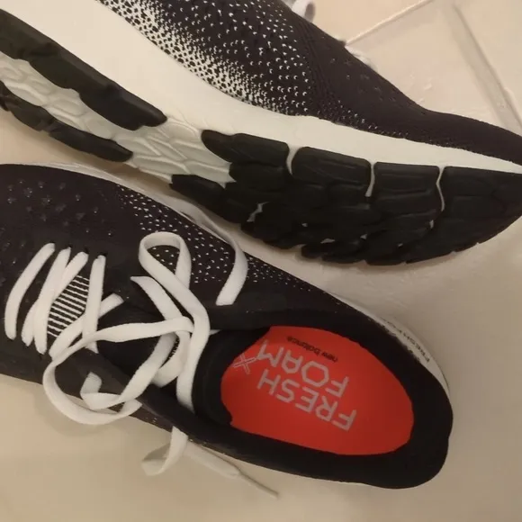 New balance women's Fresh foam Tempo V2 Running shoes