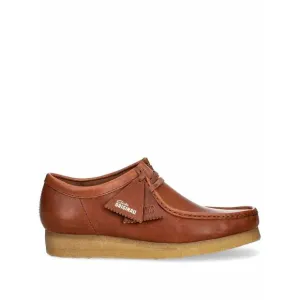 NEW CLARKS men's wallabee boots in brown