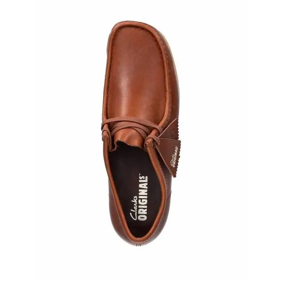 NEW CLARKS men's wallabee boots in brown