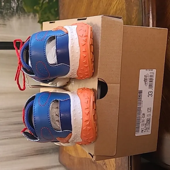 New in box! Naturino Flower Mountain AKI Blue Kids 33 Boys size 2 athletic shoes