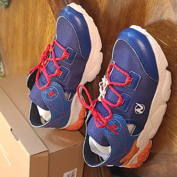 New in box! Naturino Flower Mountain AKI Blue Kids 33 Boys size 2 athletic shoes
