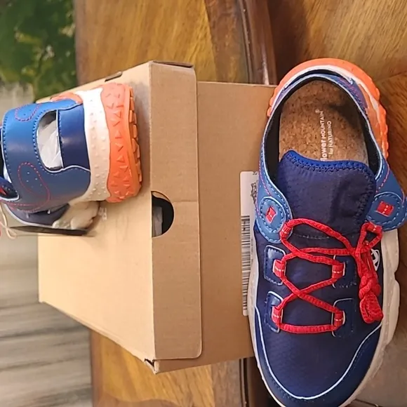 New in box! Naturino Flower Mountain AKI Blue Kids 33 Boys size 2 athletic shoes