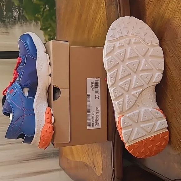 New in box! Naturino Flower Mountain AKI Blue Kids 33 Boys size 2 athletic shoes