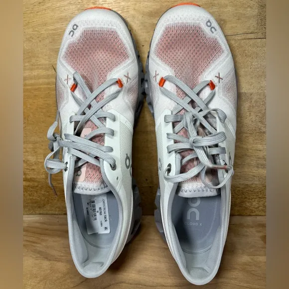 NEW On Cloud X 3 REFLECTIVE Womens Size 10 Running Shoes Sneakers Ivory Alloy
