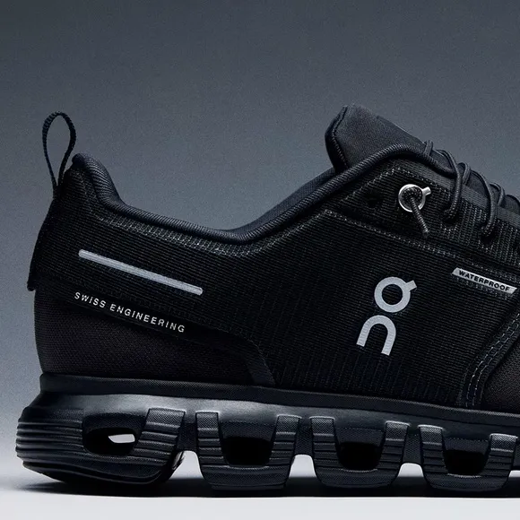 NEW On Women's Cloud 6 Waterproof Shoes BLACK