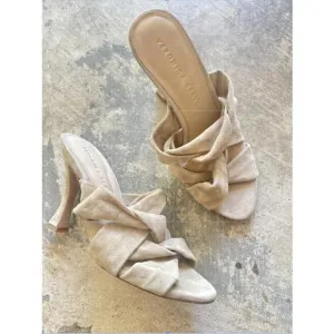 NEW Veronica Beard Heeled Sandal Mule Vacation Suede Open Toe Mule Alin Sand