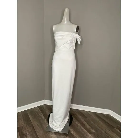 New with tags Black Halo Divina Gown