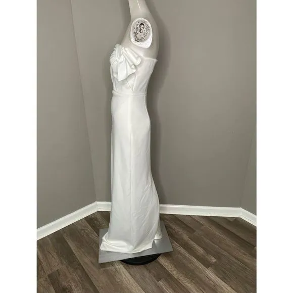New with tags Black Halo Divina Gown