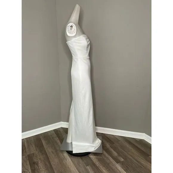 New with tags Black Halo Divina Gown